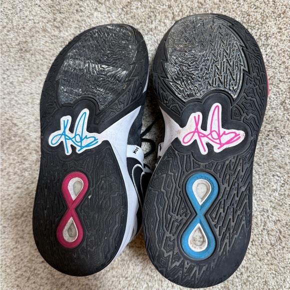 NIKE KYRIE INFINITY SOUTH BEACH BASKETBALL SHOES - Picture 7 of 7